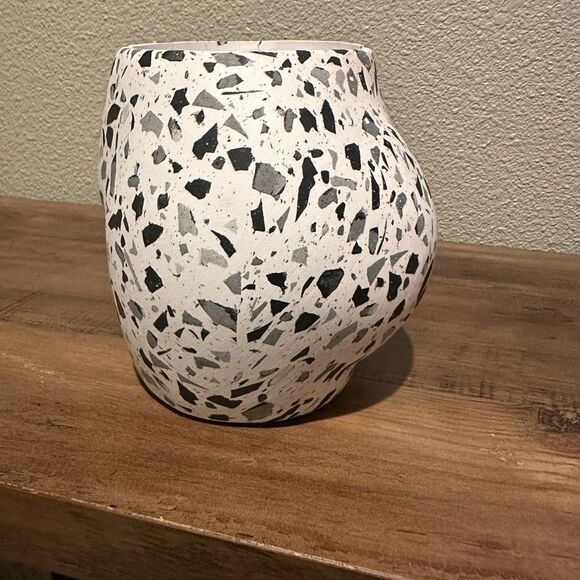 New Good Form Shaped Planter Bundle of Two - Picture 10 of 15